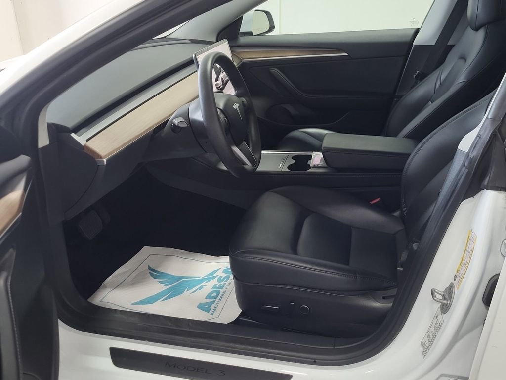 Used 2023 Tesla Model 3 Standard Range image 3