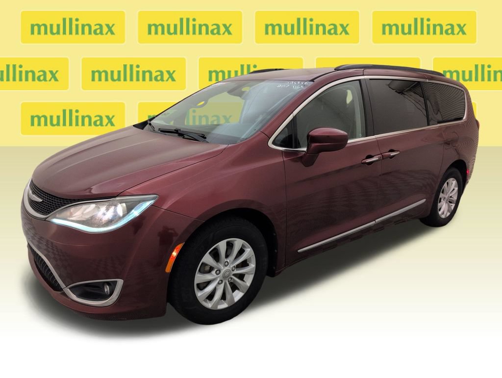 Used 2017 Chrysler Pacifica Touring-L FWD image 10