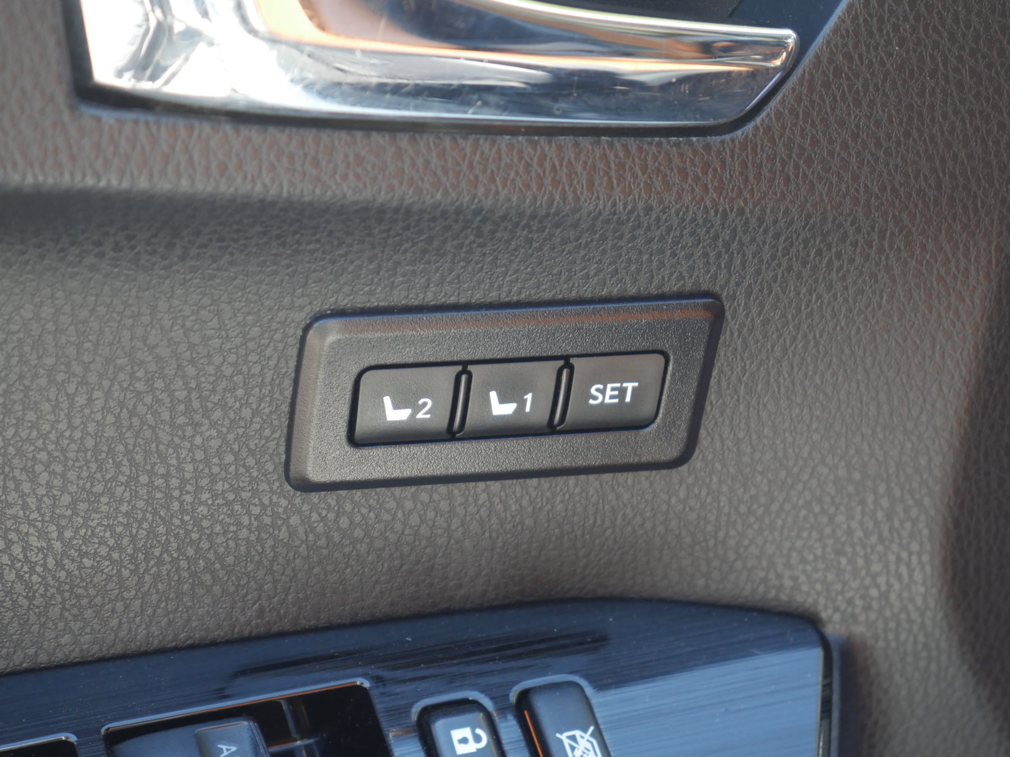 Used 2017 Toyota RAV4 Limited w/ Advanced Technology Package AWD/4WD image 38