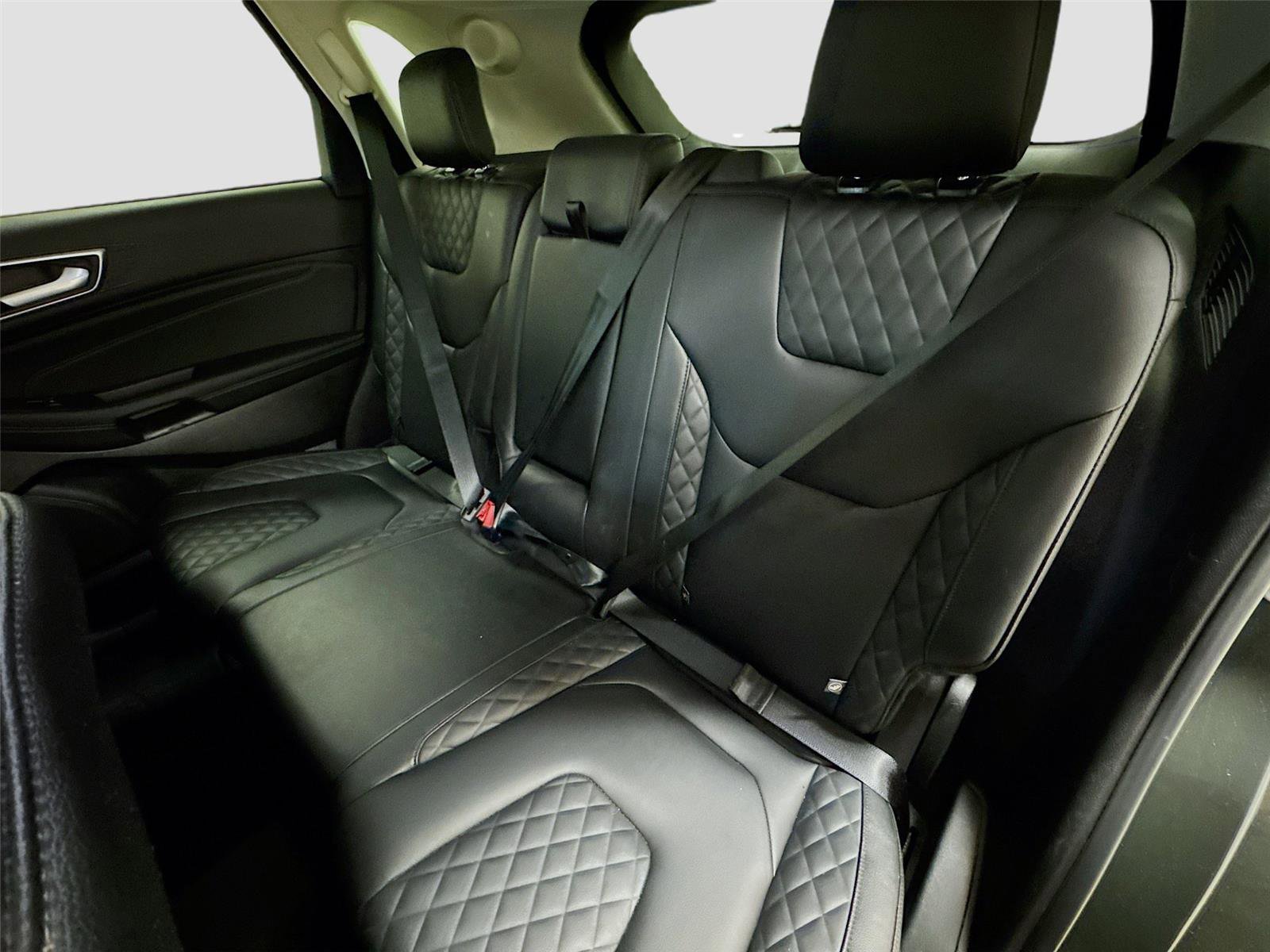 Used 2024 Ford Edge Titanium image 24