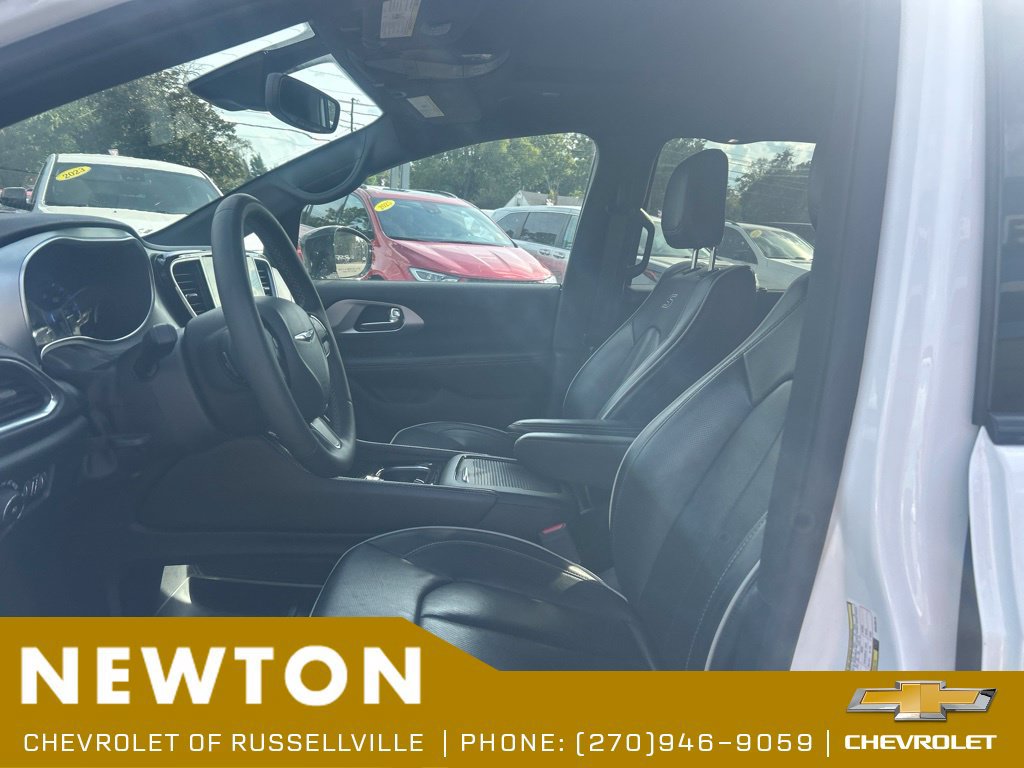 Used 2025 Chrysler Pacifica Limited FWD image 4