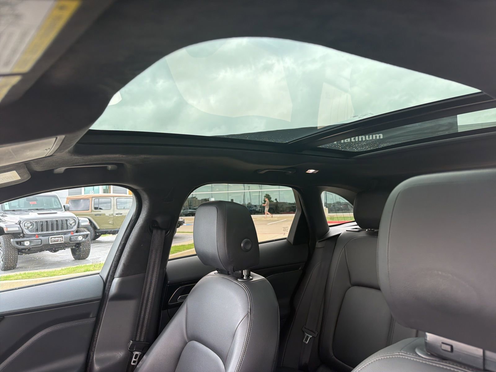 Used 2019 Jaguar F-PACE Premium image 15
