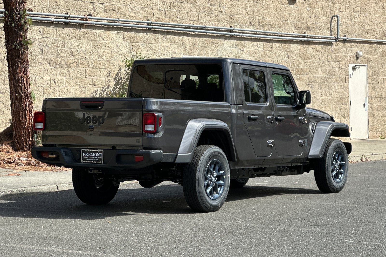New 2026 Jeep Gladiator Sport AWD/4WD image 3