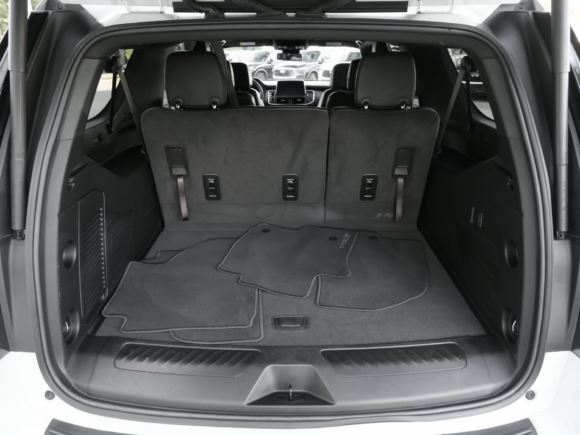 Used 2024 Chevrolet Suburban LT RWD image 42