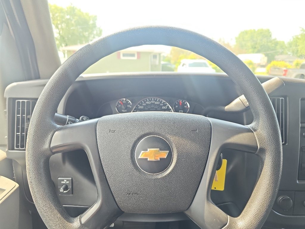 Used 2015 Chevrolet Express 2500 RWD image 21