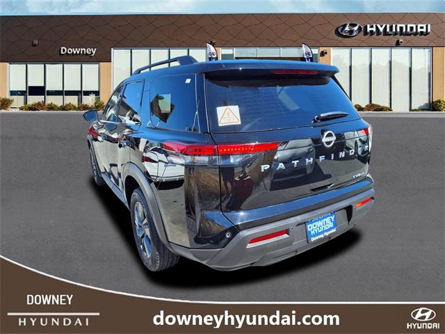 Used 2024 Nissan Pathfinder SV image 6
