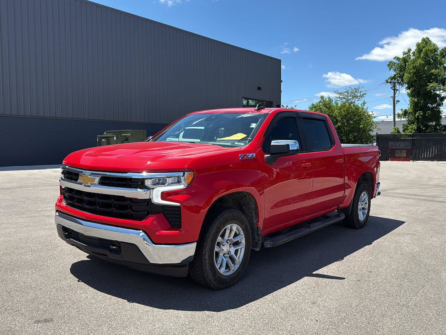 Used 2023 Chevrolet Silverado 1500 LT AWD/4WD image 7