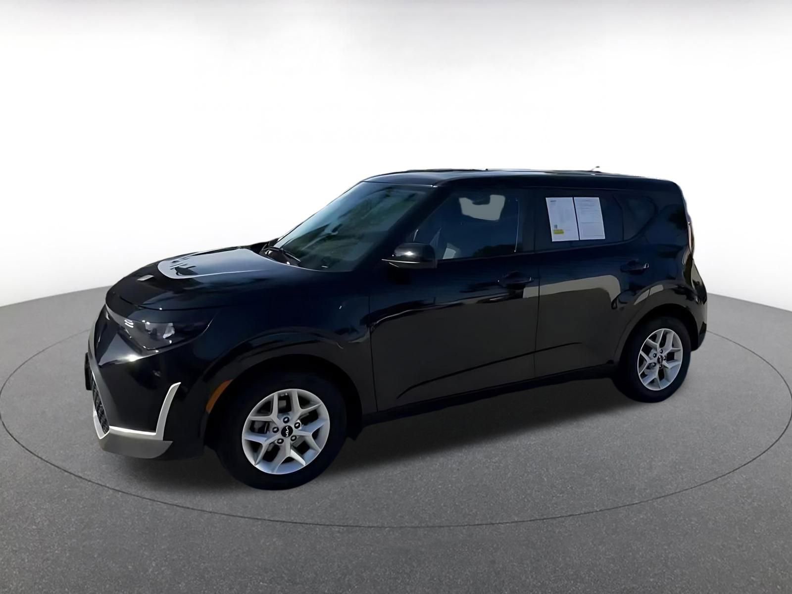 Used 2025 Kia Soul LX w/ LX Technology Package FWD image 8