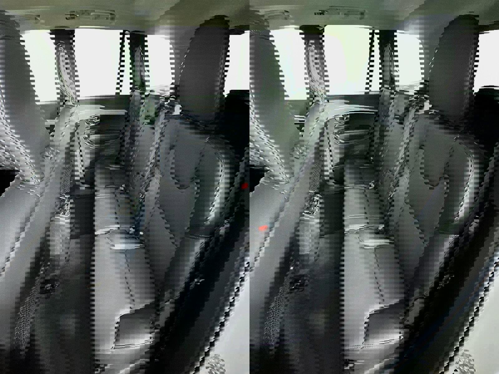 Used 2022 Volvo XC90 T5 Momentum image 23