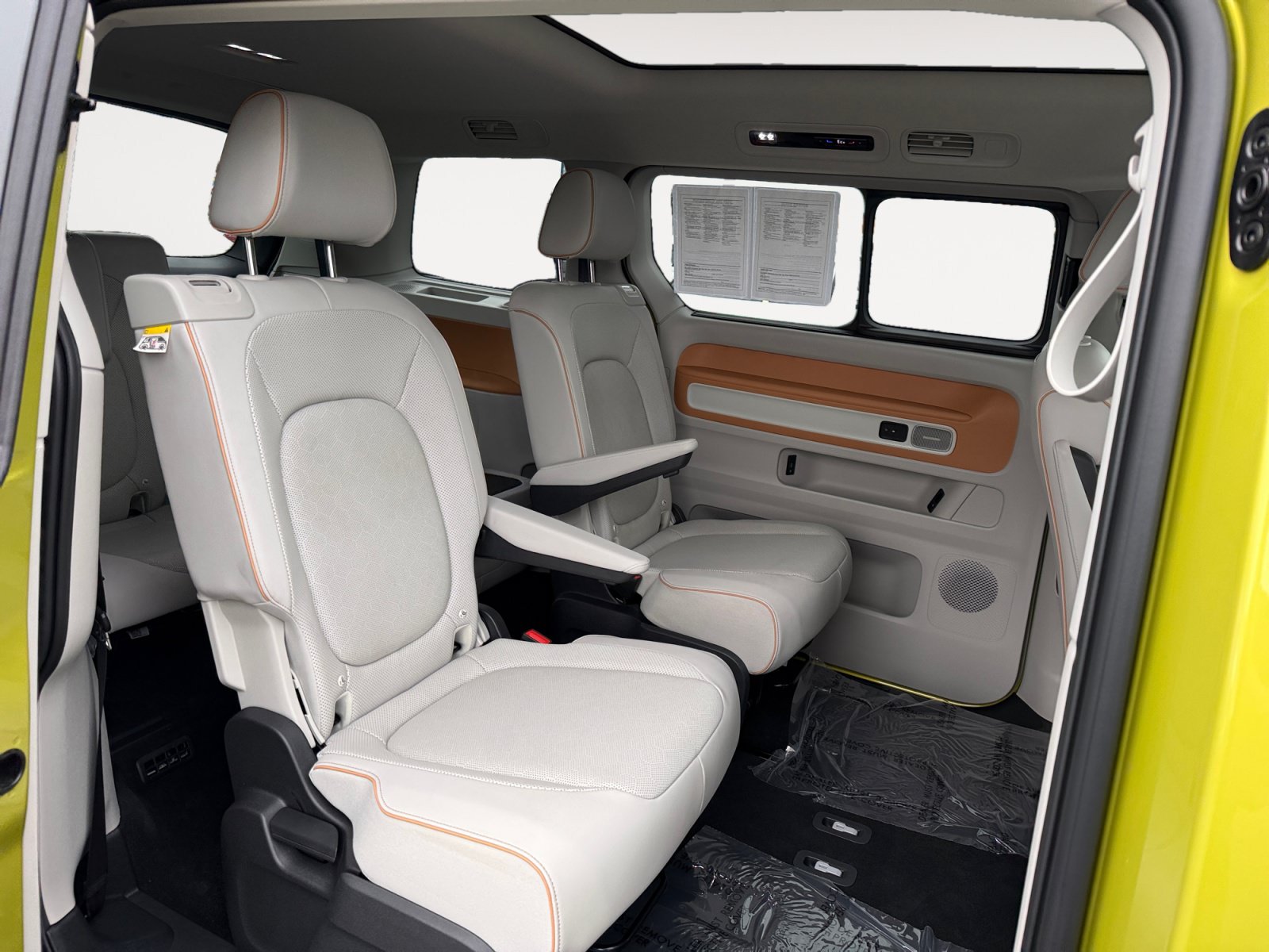 Certified 2025 Volkswagen ID. Buzz Pro S Plus AWD/4WD image 18