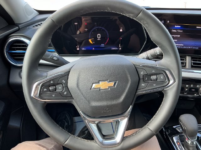 Used 2025 Chevrolet Trax LT w/ Driver Confidence Package FWD image 4