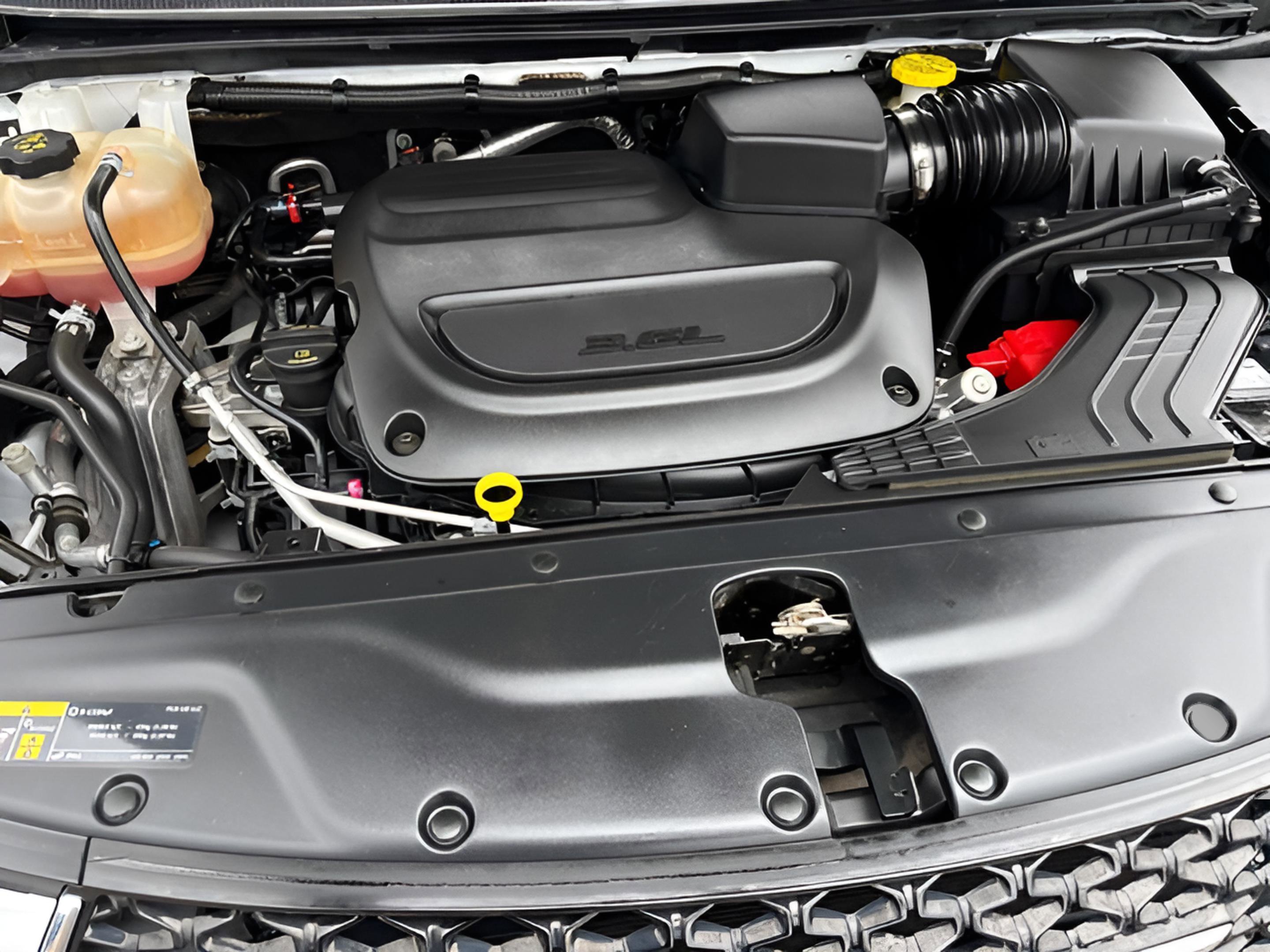 Used 2022 Chrysler Pacifica Limited w/ Uconnect Theater Family Group image 28