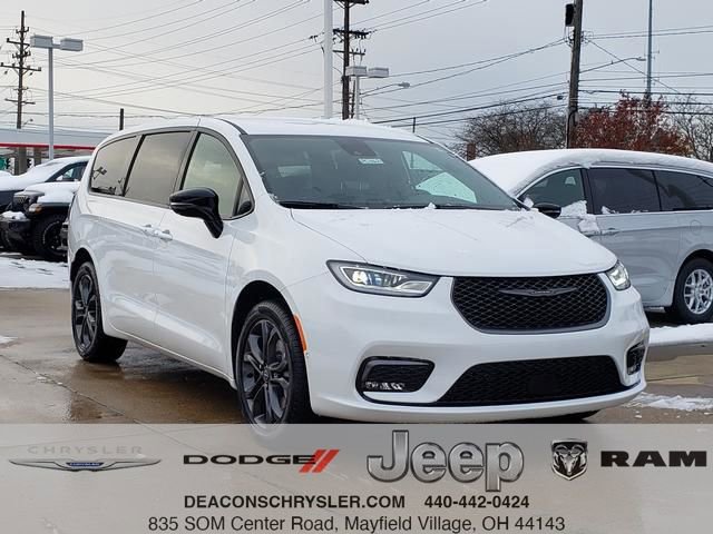 New 2026 Chrysler Pacifica Select image 1