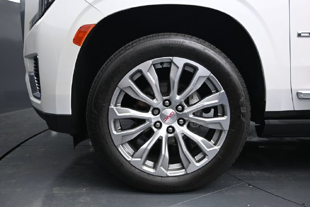 Used 2022 GMC Yukon XL Denali AWD/4WD image 16