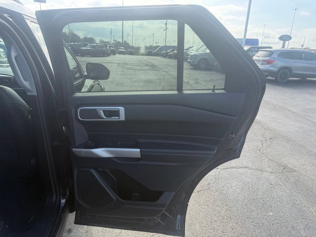 Used 2024 Ford Explorer XLT w/ Equipment Group 202A AWD/4WD image 52
