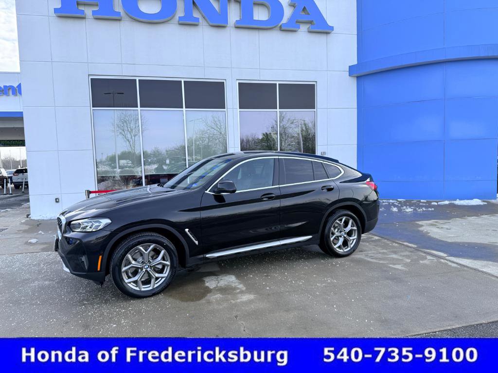 Used 2024 BMW X4 xDrive30i w/ Parking Assistance Package image 1