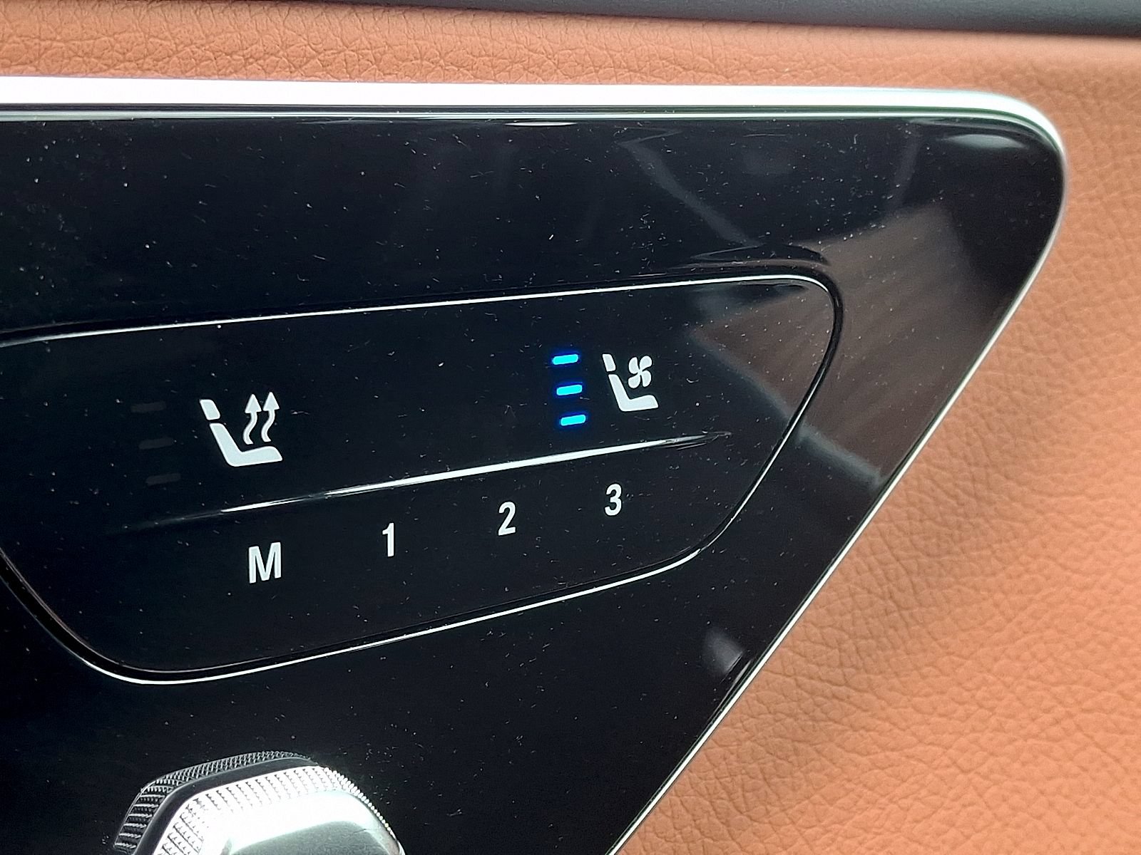 Used 2024 Mercedes-Benz GLC 300 4MATIC image 23