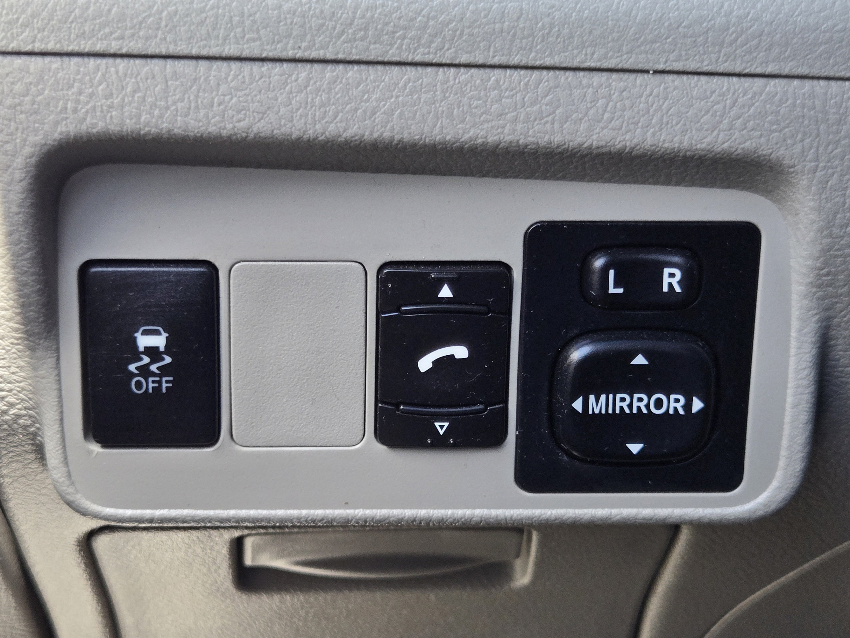 Used 2013 Toyota Corolla L FWD image 19