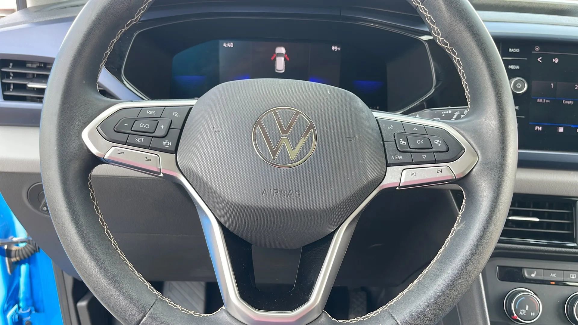 Used 2022 Volkswagen Taos SE w/ Panoramic Sunroof Package FWD image 12
