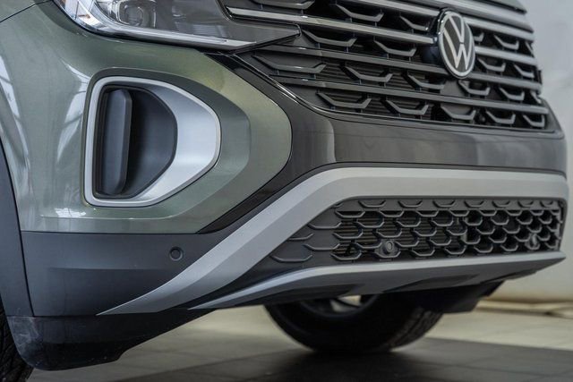 Used 2025 Volkswagen Atlas Peak Edition SE image 14