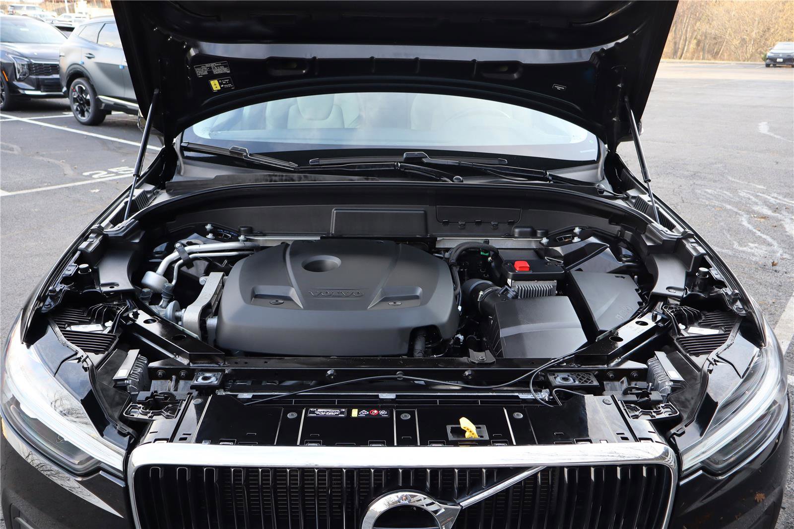 Used 2021 Volvo XC60 T5 Momentum w/ Premium Package image 9