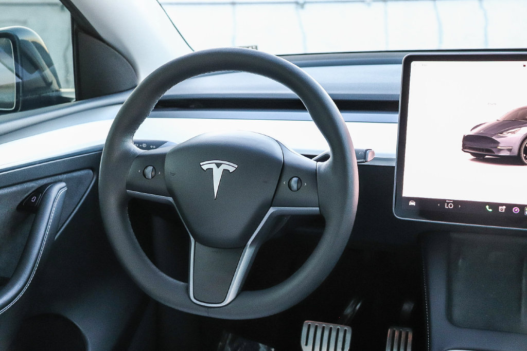 Used 2023 Tesla Model Y Performance AWD/4WD image 17