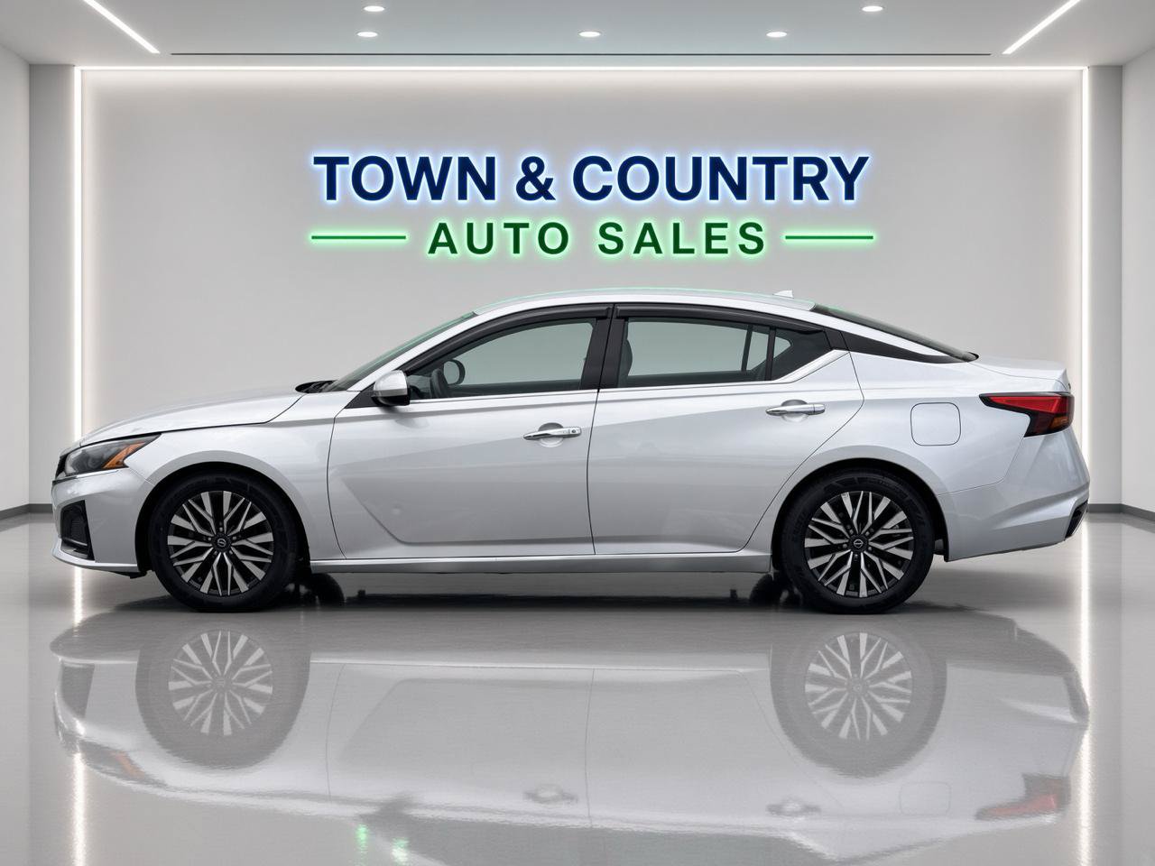 Used 2023 Nissan Altima 2.5 SV FWD image 2