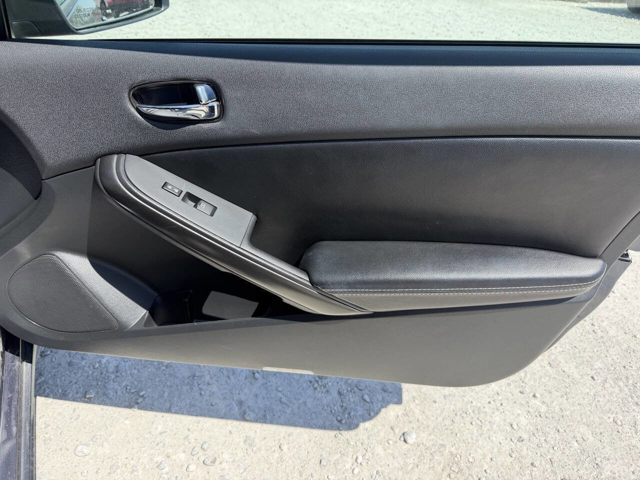 Used 2011 Nissan Altima 3.5 SR w/ 3.5SR Premium Pkg FWD image 16