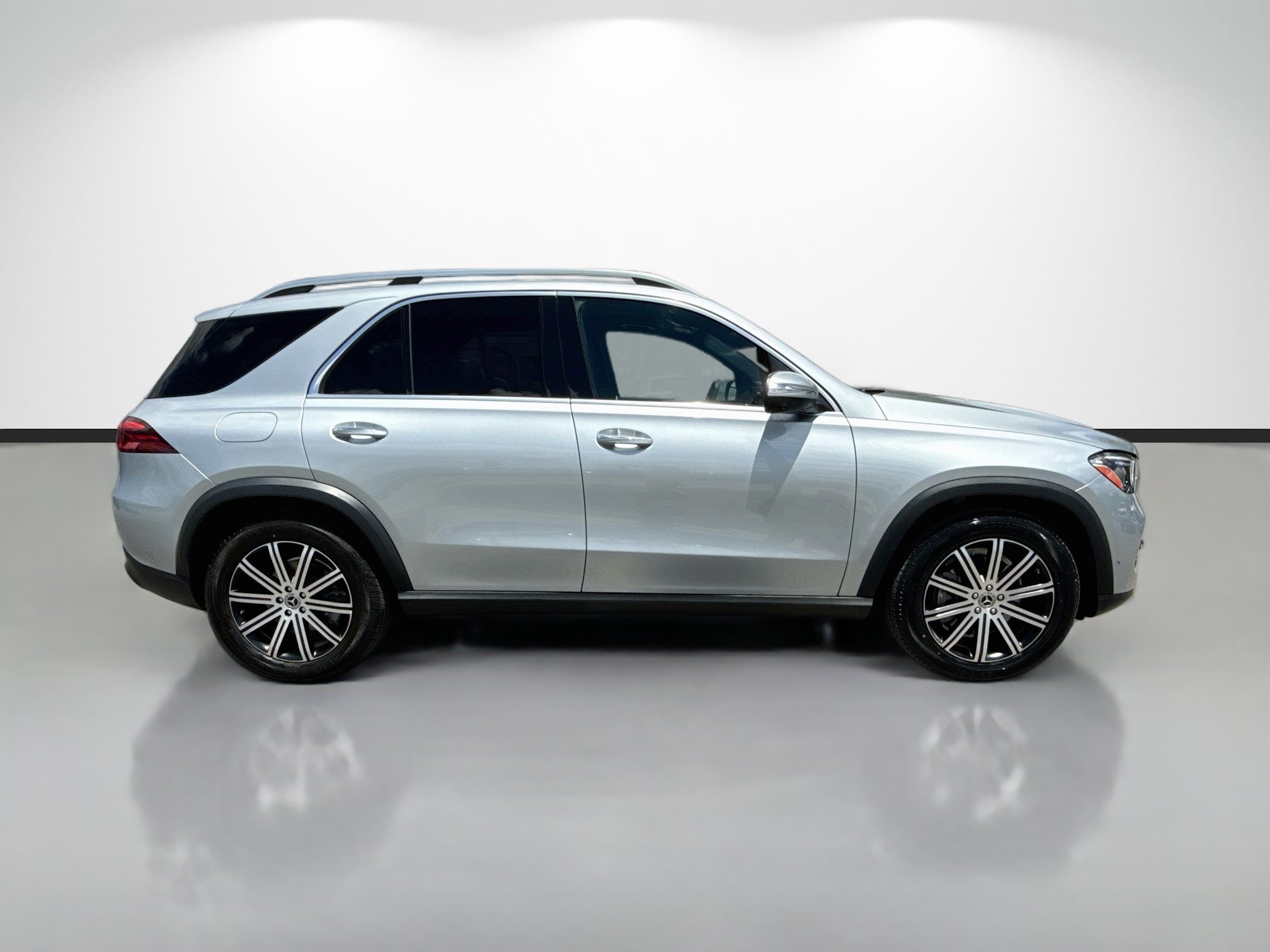 Used 2024 Mercedes-Benz GLE 350 4MATIC w/ Winter Package image 2