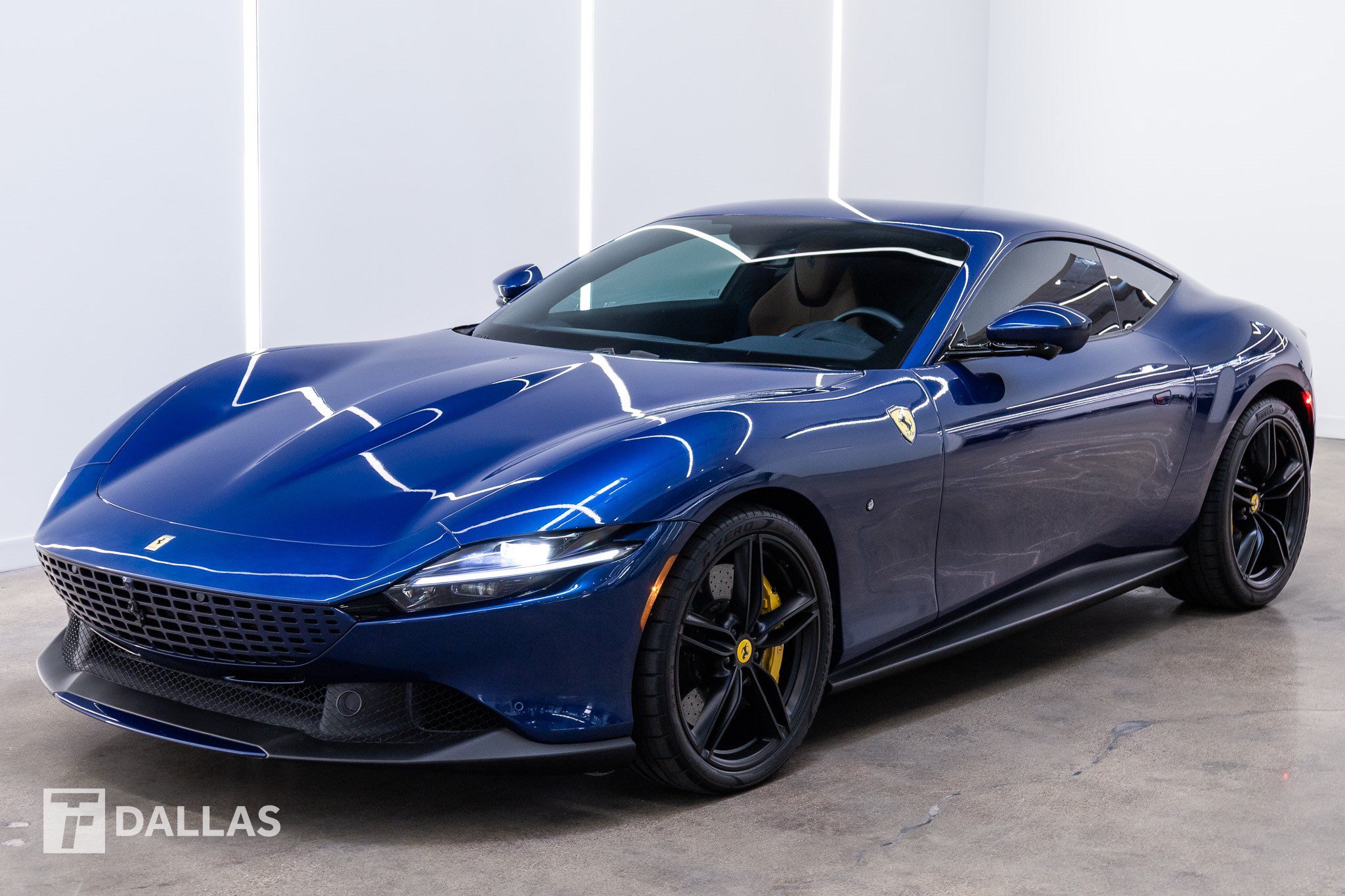 Used 2021 Ferrari Roma RWD image 2