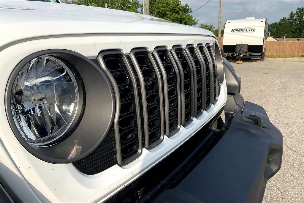 Used 2026 Jeep Wrangler Sport AWD/4WD image 24