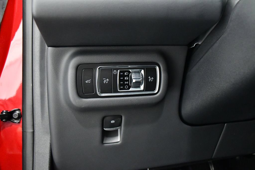 Used 2026 Lincoln Nautilus Reserve AWD/4WD image 11