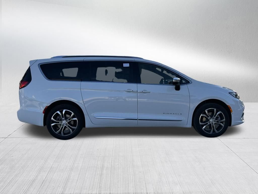 New 2026 Chrysler Pacifica Pinnacle image 4