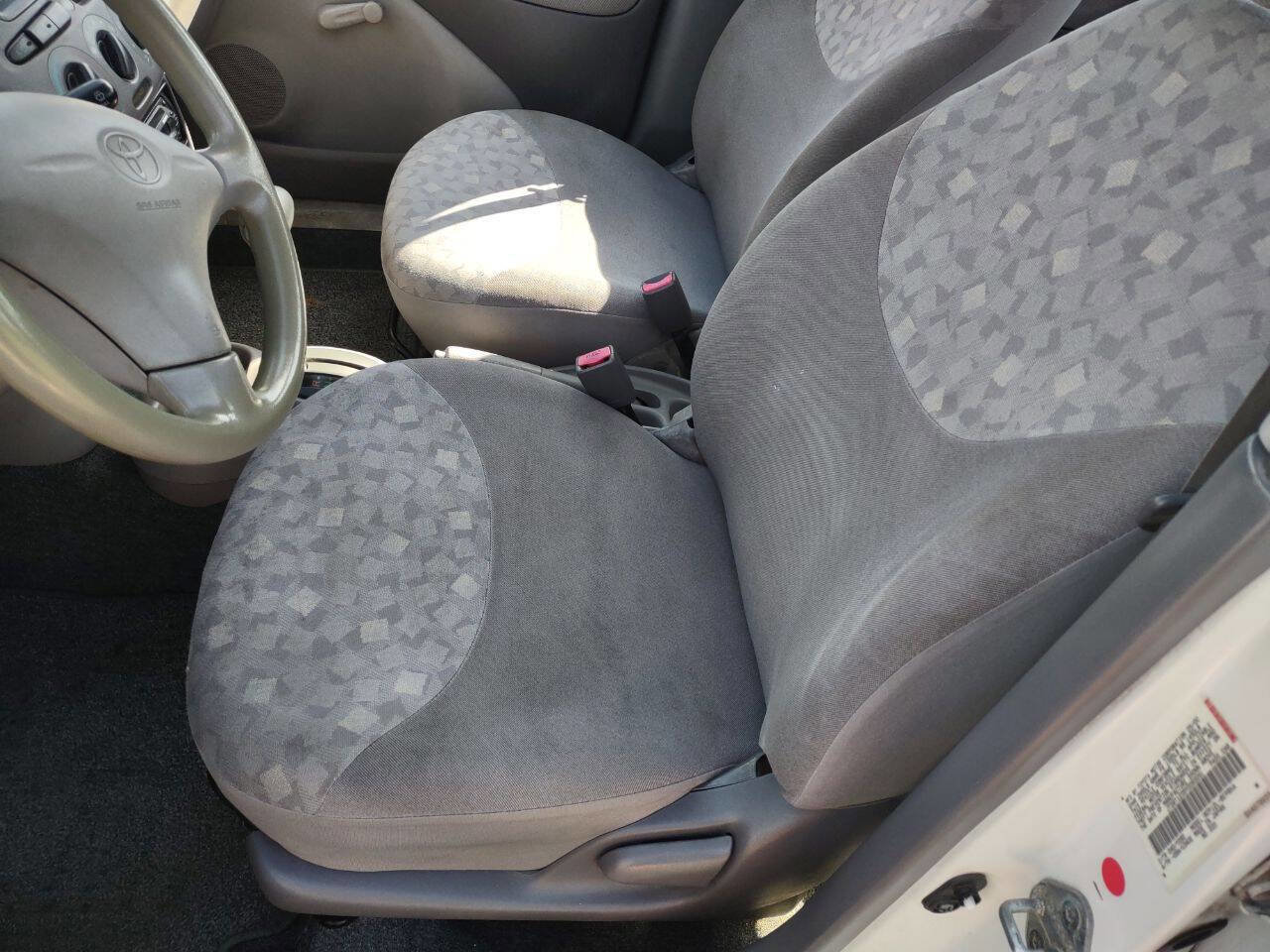Used 2000 Toyota Echo Sedan FWD image 11