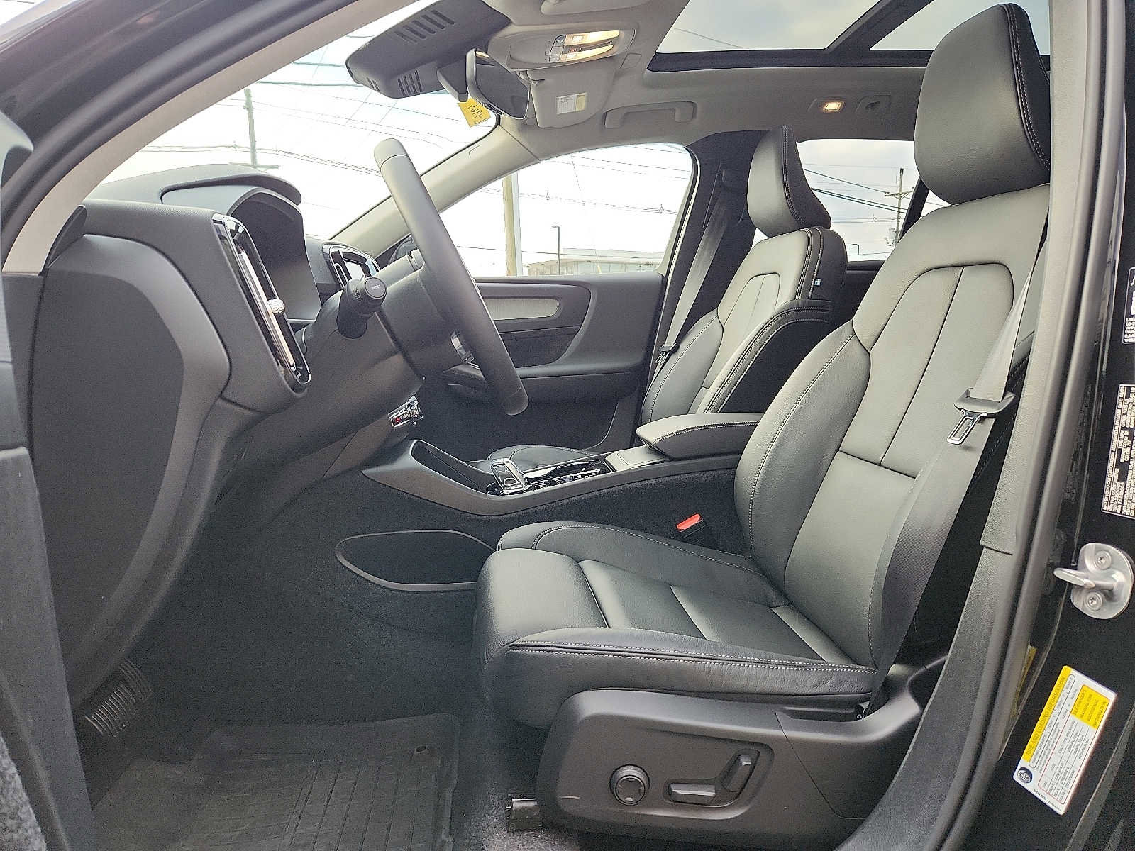 Used 2026 Volvo XC40 B5 Plus w/ Protection Package Premier image 13