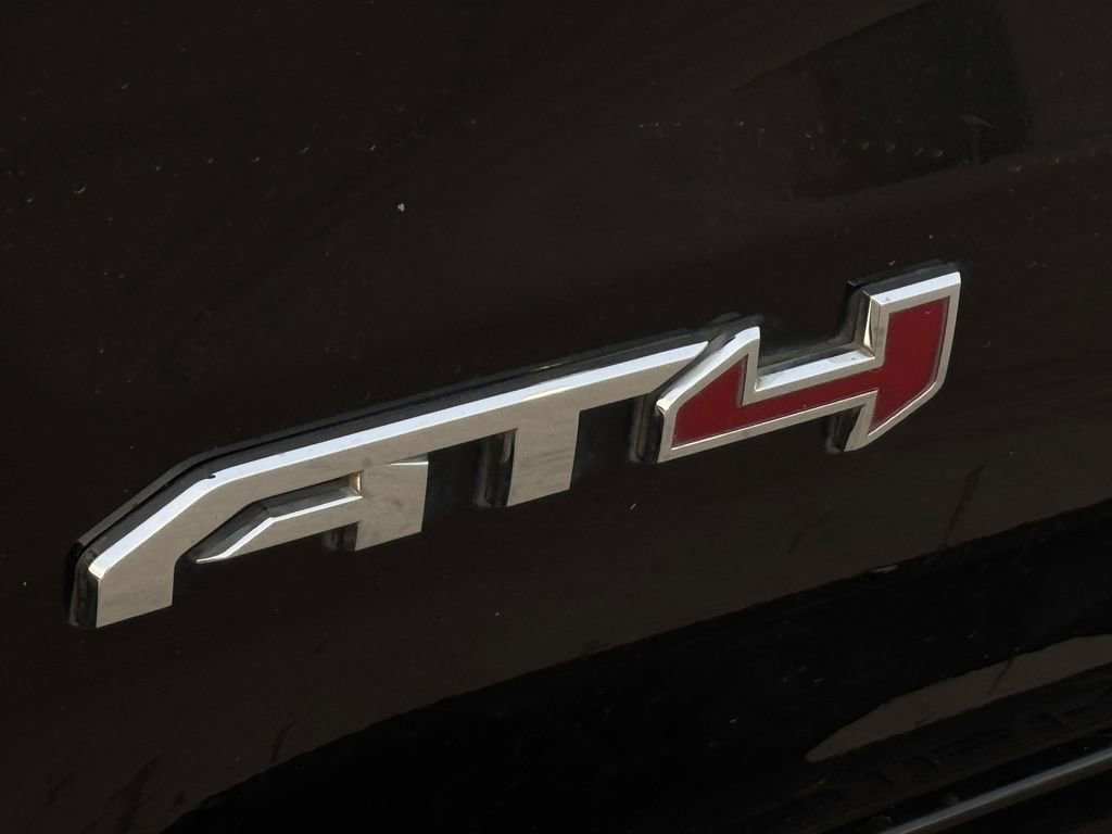 Used 2024 GMC Sierra 1500 AT4 w/ Technology Package AWD/4WD image 11