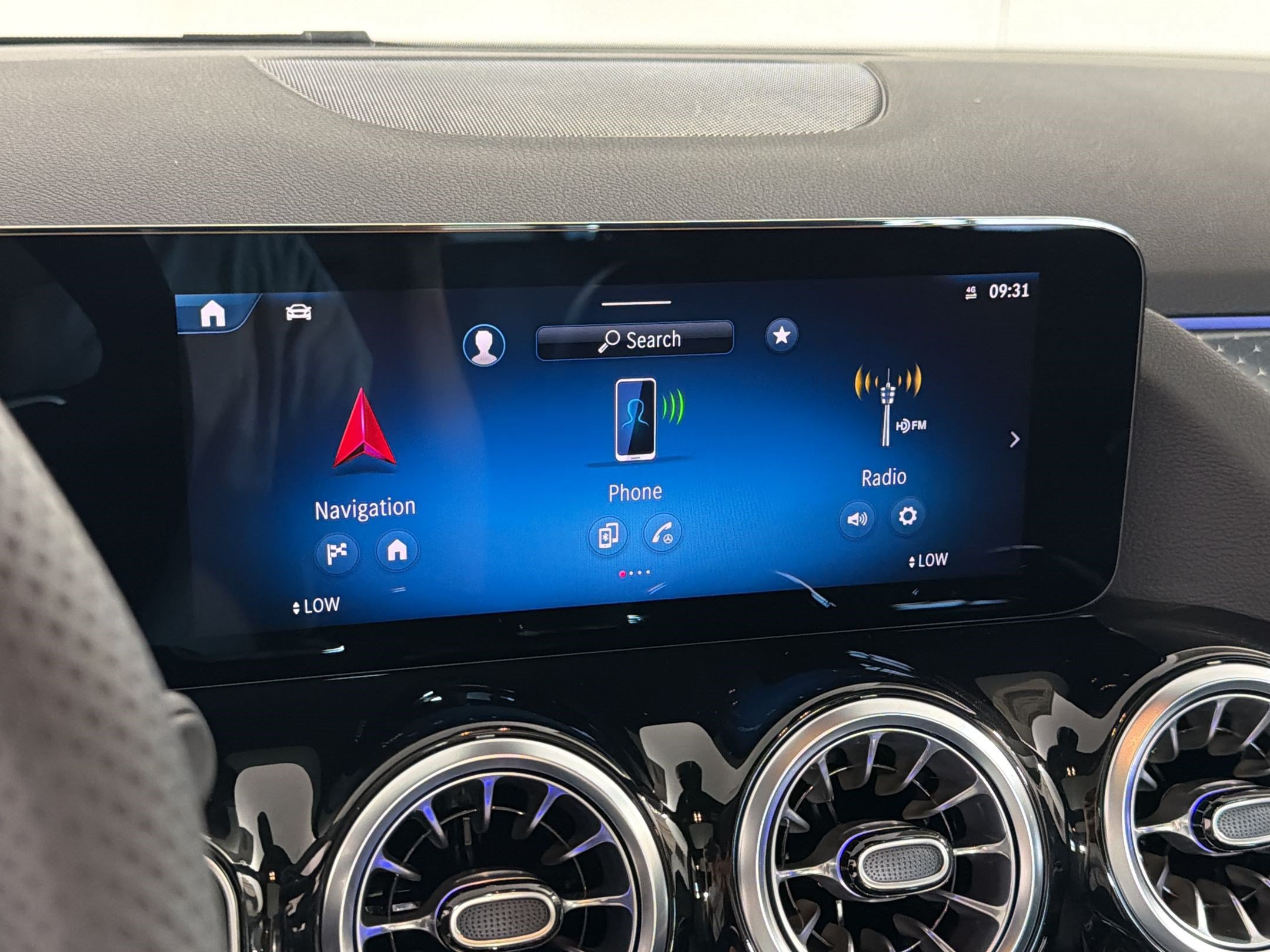 New 2026 Mercedes-Benz GLA 35 AMG 4MATIC image 21