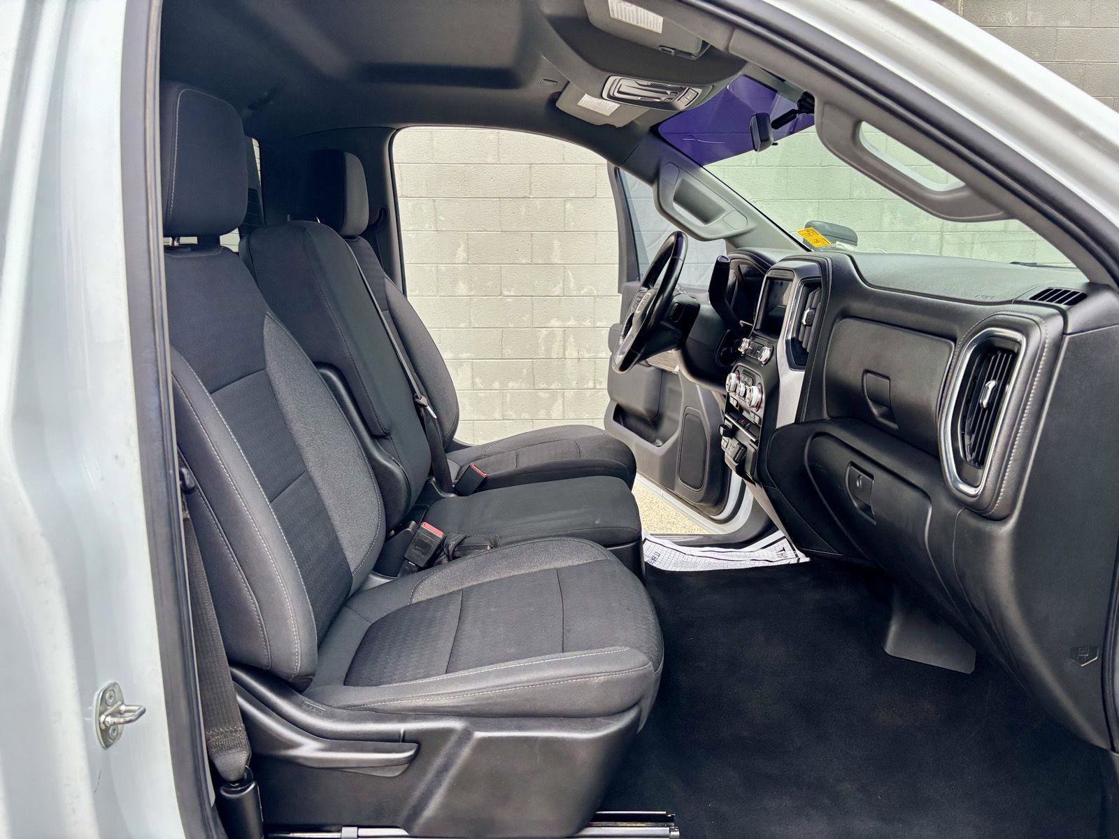 Used 2022 GMC Sierra 3500 SLE w/ SLE Convenience Package image 9