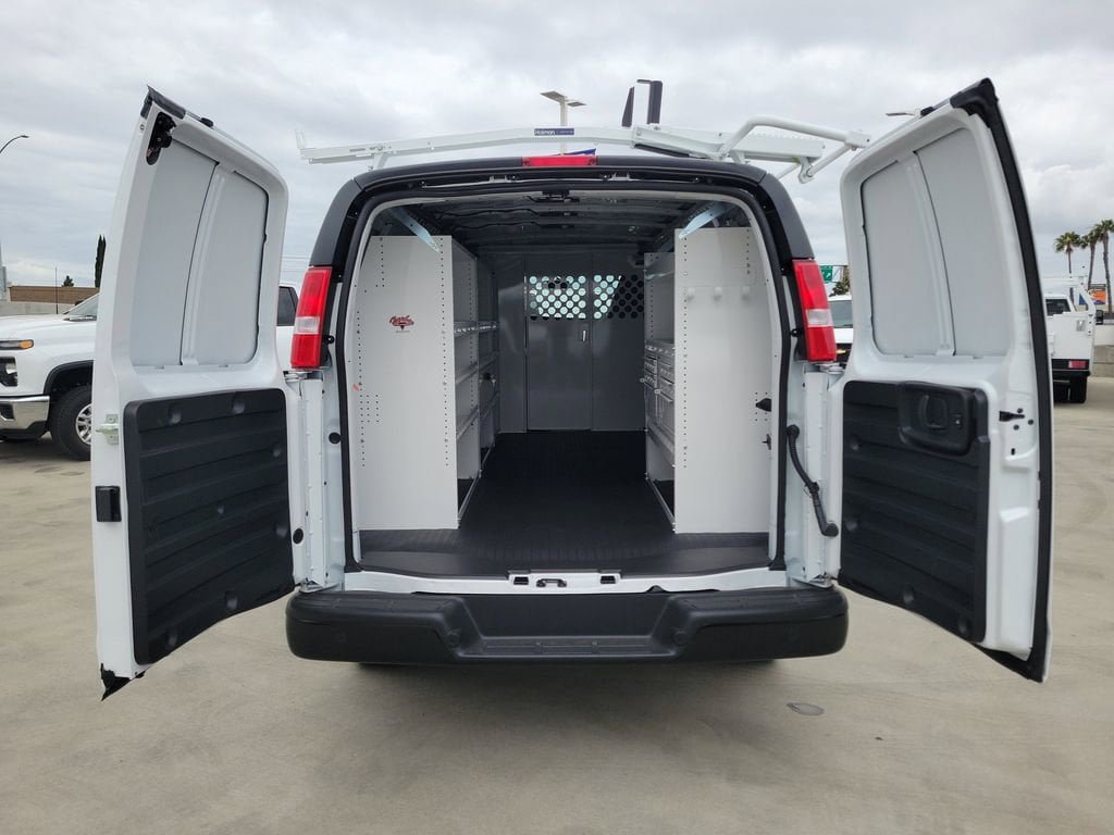 New 2026 Chevrolet Express 2500 Extended w/ Communications Package RWD image 19