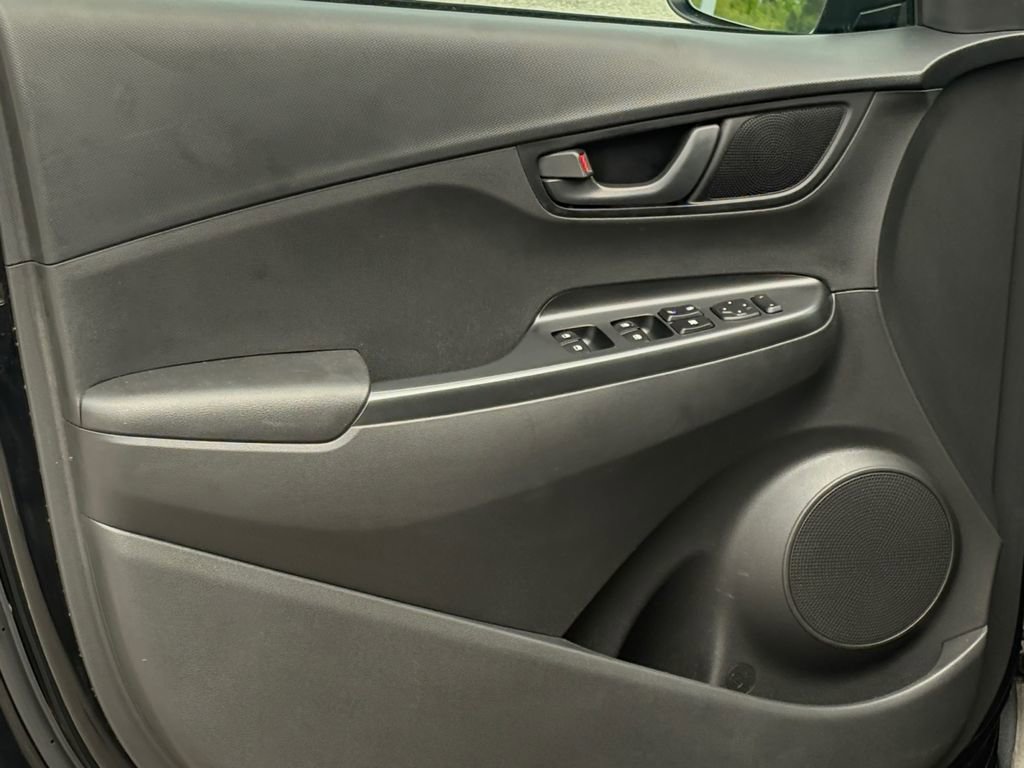 Used 2023 Hyundai Kona SEL FWD image 12