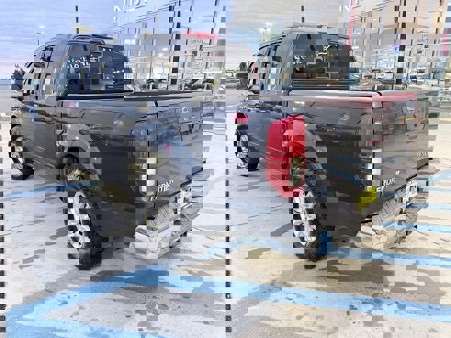 Used 2016 Nissan Frontier SV image 6