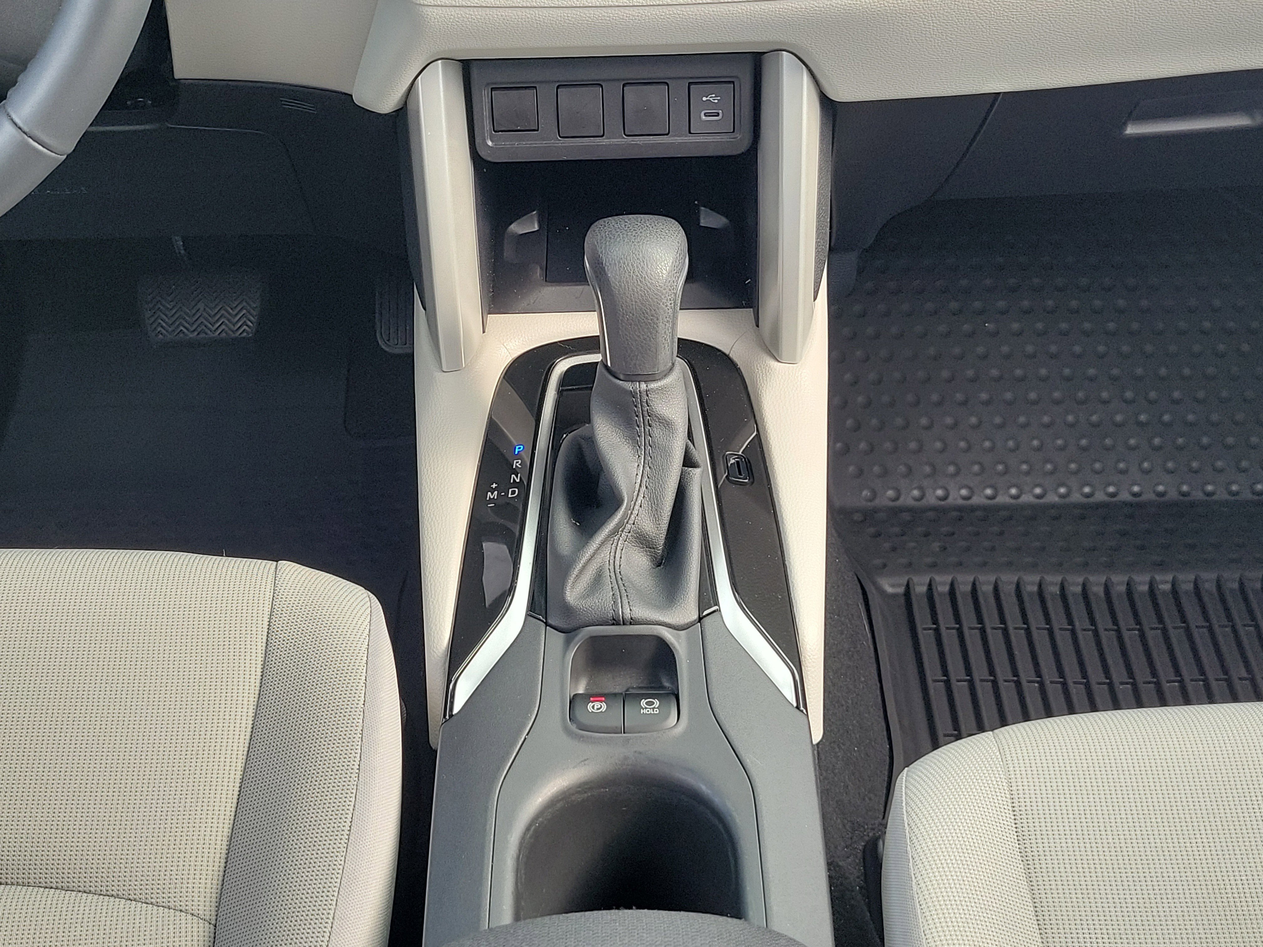 Used 2025 Toyota Corolla Cross LE image 18