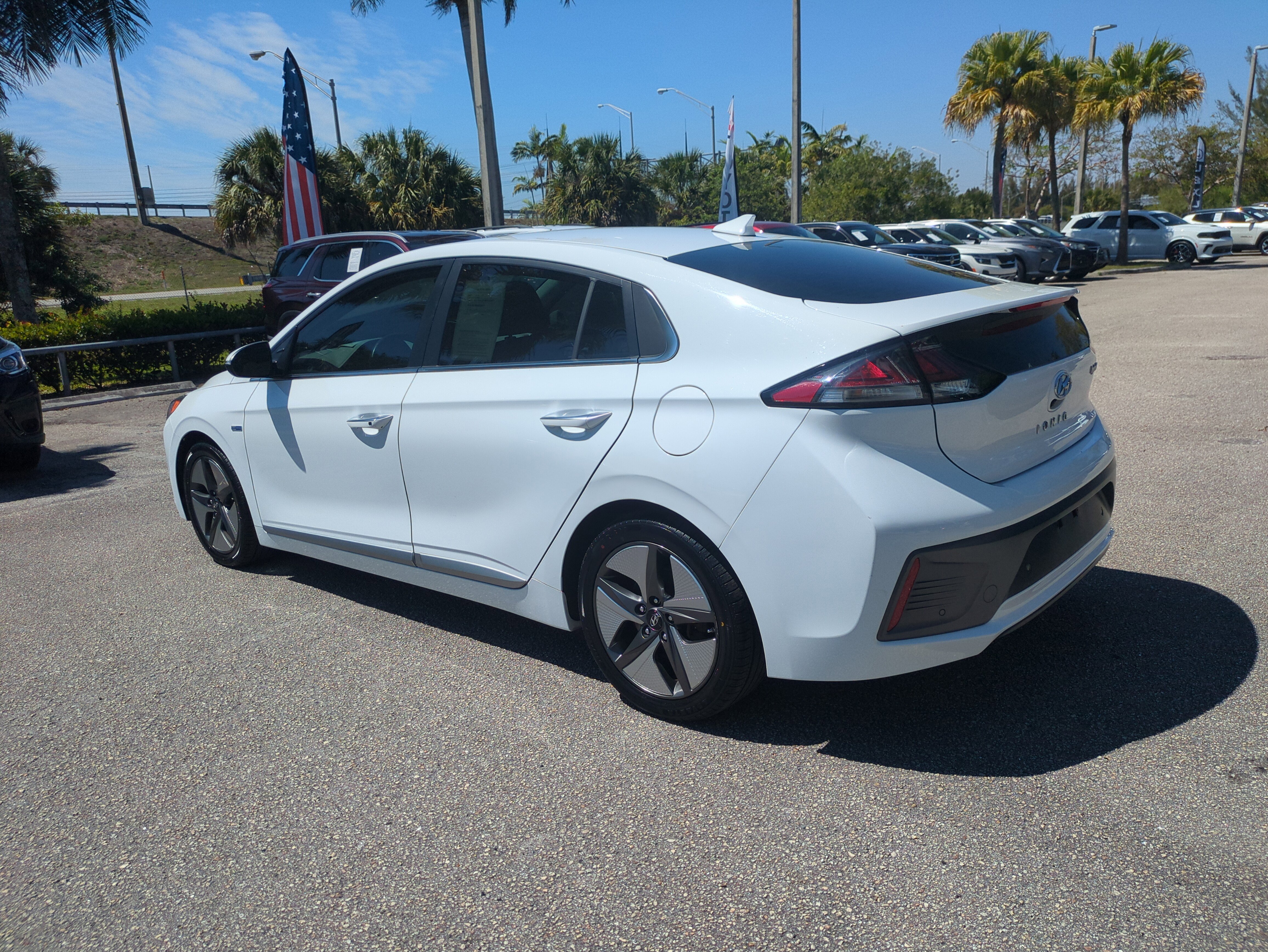 Used 2020 Hyundai Ioniq Limited image 7