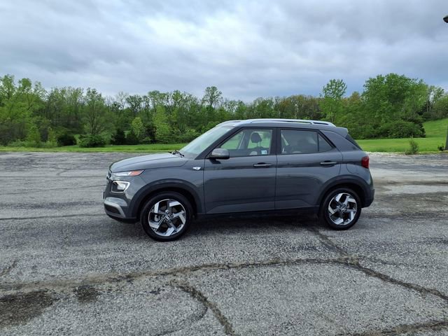 Used 2025 Hyundai Venue SEL FWD image 42