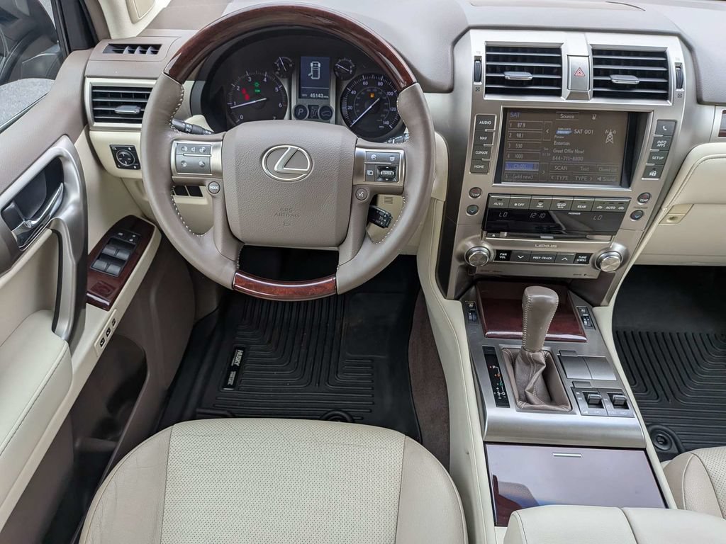 Used 2017 Lexus GX 460 Premium w/ Premium Package AWD/4WD image 18