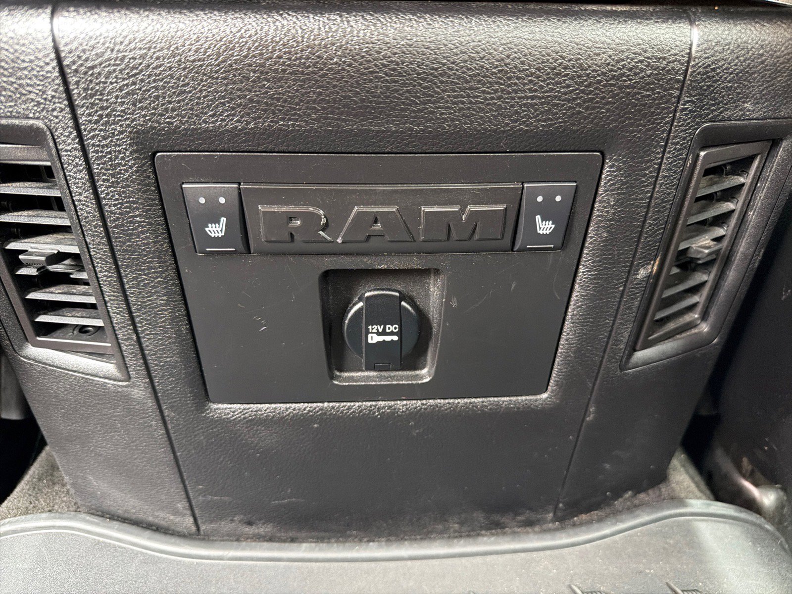 Used 2014 RAM 2500 Longhorn w/ Convenience Group AWD/4WD image 17
