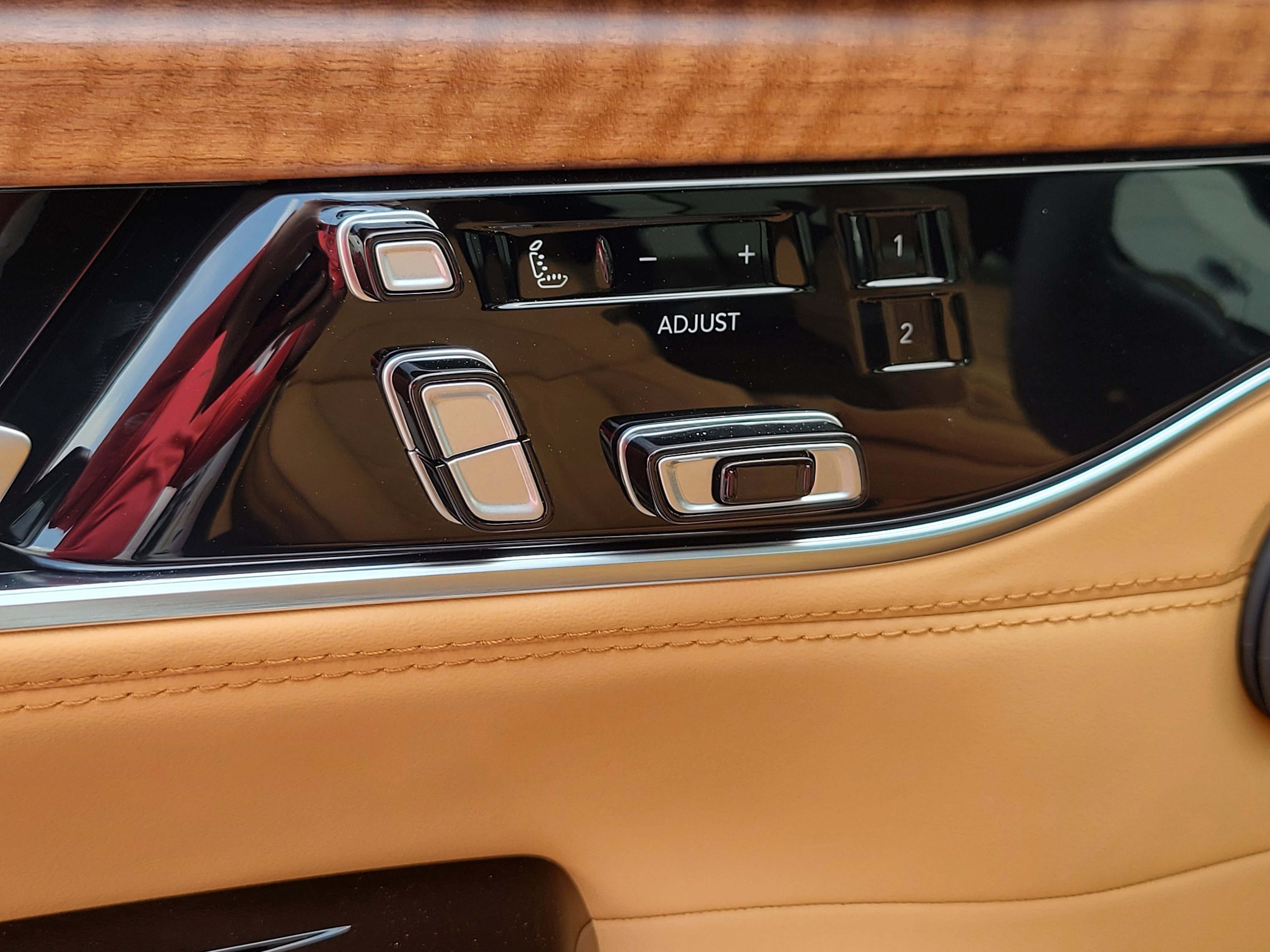 New 2025 Jeep Grand Wagoneer Series III w/ Rear Seat Video Group 1 image 23