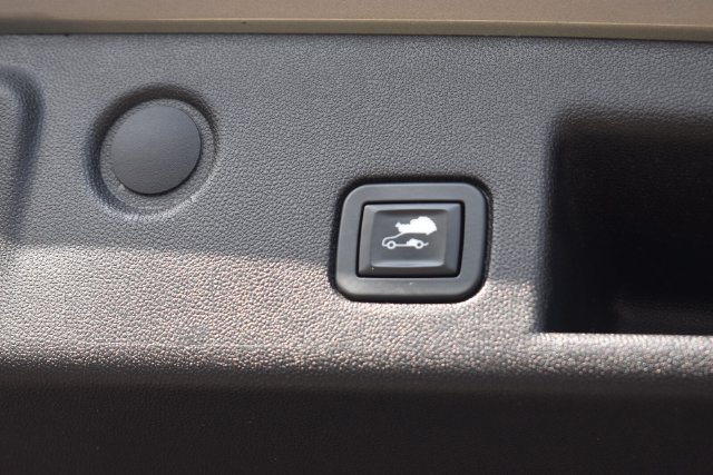 Certified 2018 Chevrolet Equinox LT w/ Sun & Infotainment Package FWD image 18