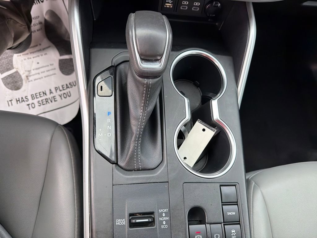 Used 2023 Toyota Highlander XLE FWD image 16