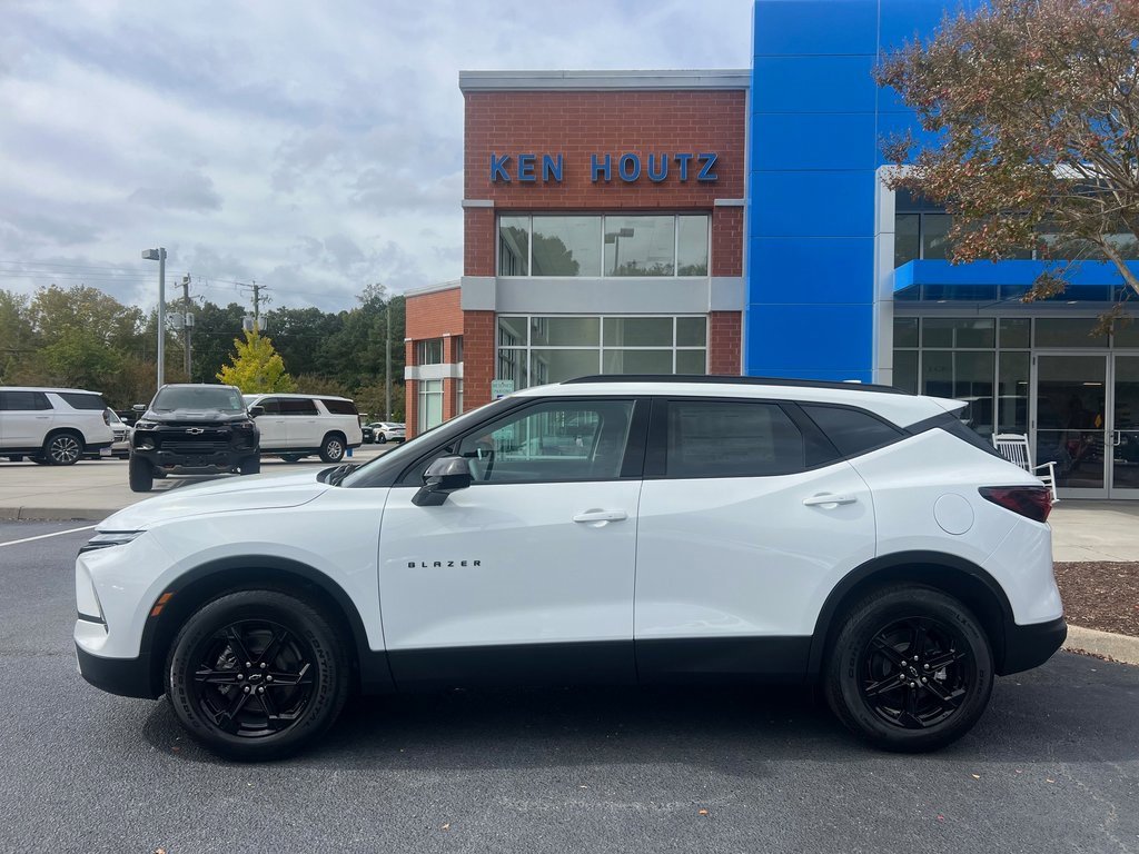 New 2025 Chevrolet Blazer LT w/ Midnight/Sport Edition image 2